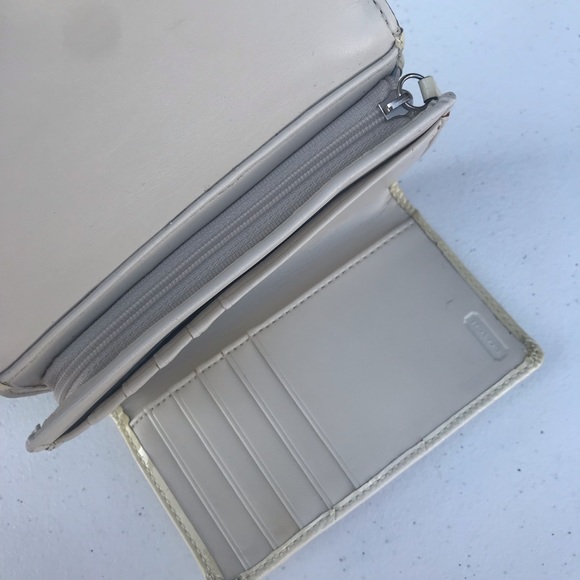 Coach White Wallet bifold signature Print - Picture 5 of 8